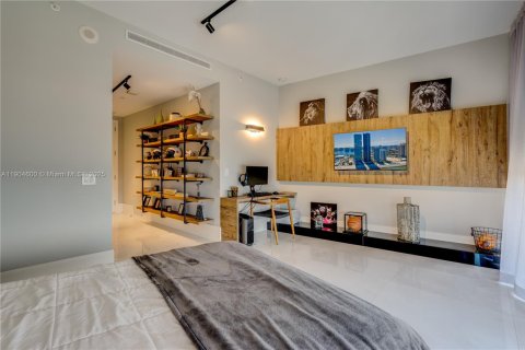 Condo in Sunny Isles Beach, Florida, 3 bedrooms № 2081912 - photo 17