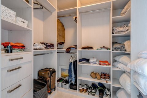 Condo in Sunny Isles Beach, Florida, 3 bedrooms № 2081912 - photo 19