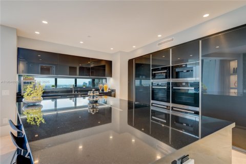 Condo in Sunny Isles Beach, Florida, 3 bedrooms № 2081912 - photo 9