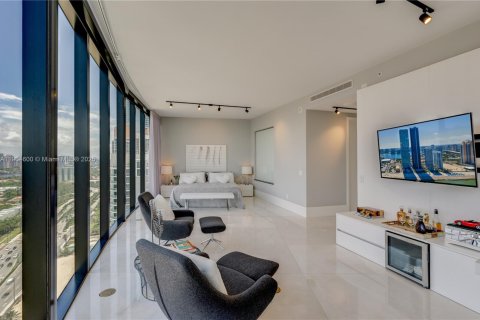 Condo in Sunny Isles Beach, Florida, 3 bedrooms № 2081912 - photo 13
