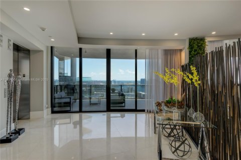 Condo in Sunny Isles Beach, Florida, 3 bedrooms № 2081912 - photo 2