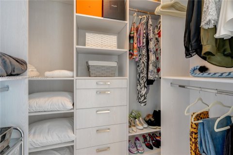 Condo in Sunny Isles Beach, Florida, 3 bedrooms № 2081912 - photo 25