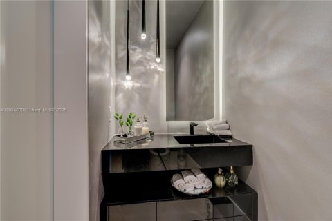 Condo in Sunny Isles Beach, Florida, 3 bedrooms № 2081912 - photo 15