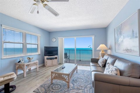 Condo in Madeira Beach, Florida, 2 bedrooms № 2295190 - photo 5