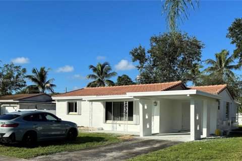 Villa ou maison à vendre à Hollywood, Floride: 3 chambres, 114.46 m2 № 1964811 - photo 4