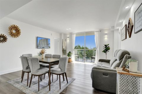 Condo à North Miami, Floride, 2 chambres  № 2080674