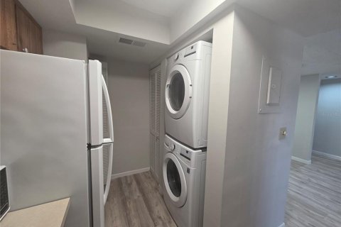 Condo in Clearwater, Florida, 1 bedroom  № 2099835 - photo 10