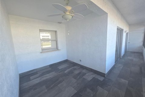 Condo in Clearwater, Florida, 1 bedroom  № 2099835 - photo 16