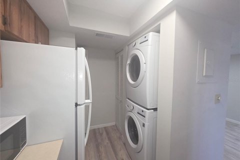 Condo in Clearwater, Florida, 1 bedroom  № 2099835 - photo 11