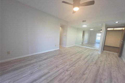 Condo in Clearwater, Florida, 1 bedroom  № 2099835 - photo 2