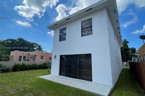 Снять в аренду виллу или дом в Майами, Флорида 3 спальни, 111.48м2, № 2002588 - фото 15