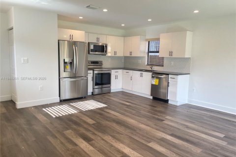 Снять в аренду виллу или дом в Майами, Флорида 3 спальни, 111.48м2, № 2002588 - фото 3