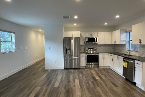 Снять в аренду виллу или дом в Майами, Флорида 3 спальни, 111.48м2, № 2002588 - фото 2