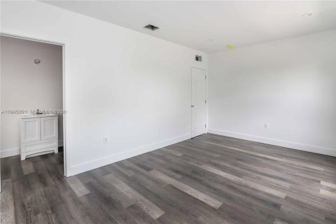 Снять в аренду виллу или дом в Майами, Флорида 3 спальни, 111.48м2, № 2002588 - фото 4