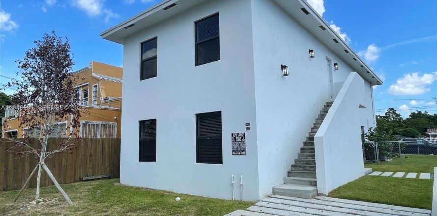 Дом в Майами, Флорида 3 спальни, 111.48м2 № 2002588