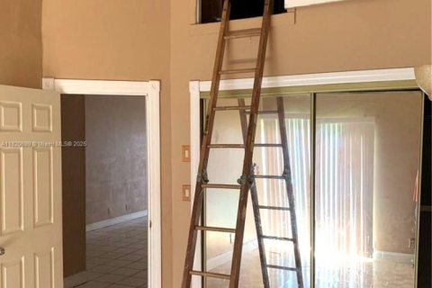 Townhouse in Lauderhill, Florida 2 bedrooms, 78.87 sq.m. № 1779226 - photo 2