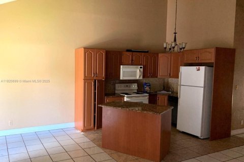 Townhouse in Lauderhill, Florida 2 bedrooms, 78.87 sq.m. № 1779226 - photo 4