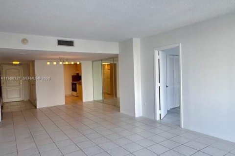 Condo in Aventura, Florida, 2 bedrooms № 2006955 - photo 10