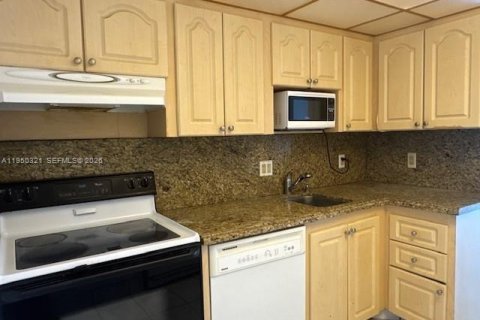 Condo in Aventura, Florida, 2 bedrooms № 2006955 - photo 12