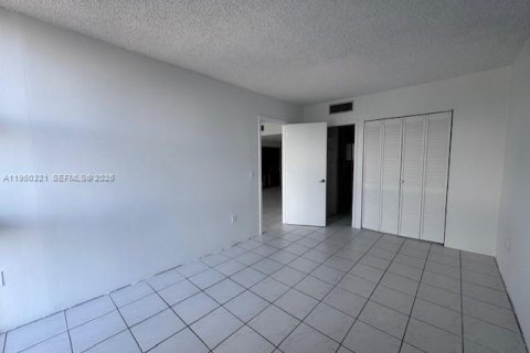 Condo in Aventura, Florida, 2 bedrooms № 2006955 - photo 16