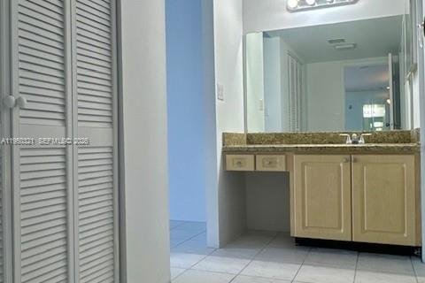 Condo in Aventura, Florida, 2 bedrooms № 2006955 - photo 19