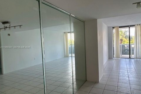 Condo in Aventura, Florida, 2 bedrooms № 2006955 - photo 27