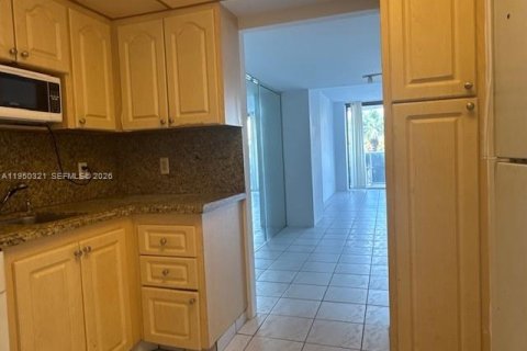 Condo in Aventura, Florida, 2 bedrooms № 2006955 - photo 13