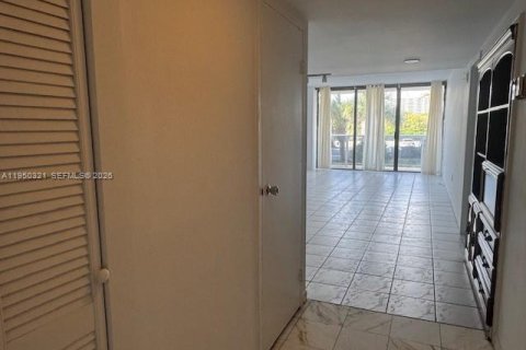 Condo in Aventura, Florida, 2 bedrooms № 2006955 - photo 6