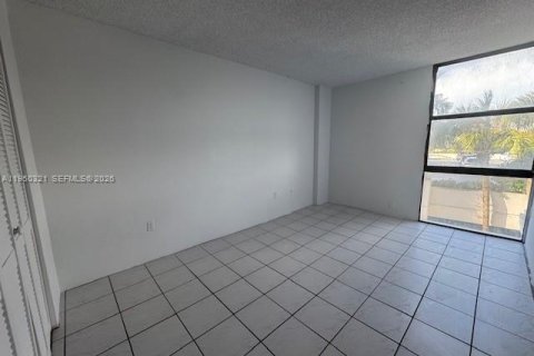 Condo in Aventura, Florida, 2 bedrooms № 2006955 - photo 17