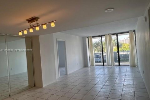 Condo in Aventura, Florida, 2 bedrooms № 2006955 - photo 15
