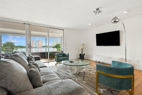 Condo in Miami, Florida, 4 bedrooms  № 2026338 - photo 5