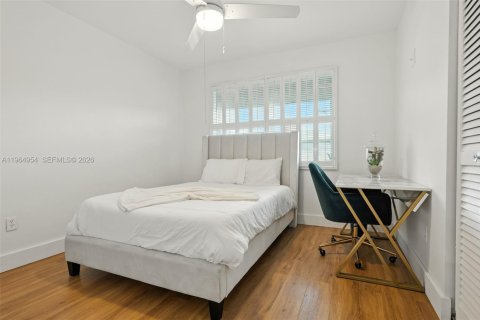 Condo in Miami, Florida, 4 bedrooms  № 2026338 - photo 16