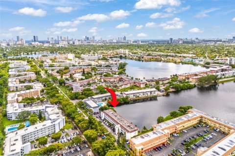 Condo in Miami, Florida, 4 bedrooms  № 2026338 - photo 28