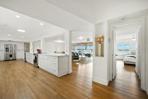 Condo in Miami, Florida, 4 bedrooms  № 2026338 - photo 3