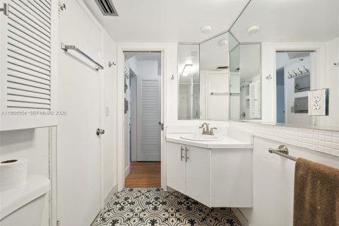 Condo in Miami, Florida, 4 bedrooms  № 2026338 - photo 21