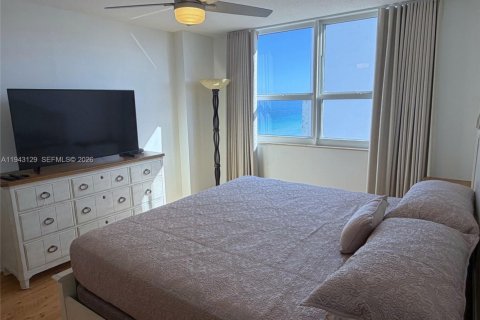 Купить кондоминиум в Халландейл-Бич, Флорида 2 спальни, 117.06м2, № 2040759 - фото 12