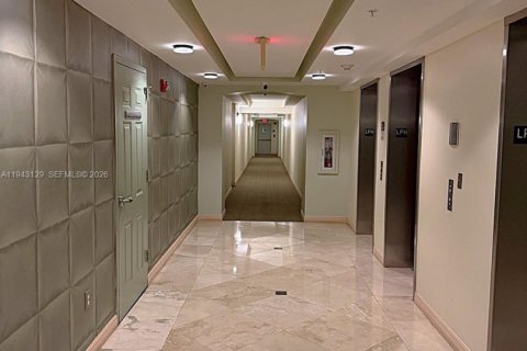 Купить кондоминиум в Халландейл-Бич, Флорида 2 спальни, 117.06м2, № 2040759 - фото 24