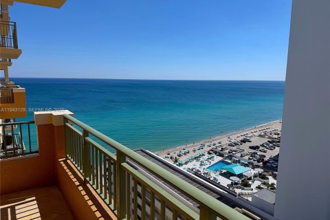 Купить кондоминиум в Халландейл-Бич, Флорида 2 спальни, 117.06м2, № 2040759 - фото 22