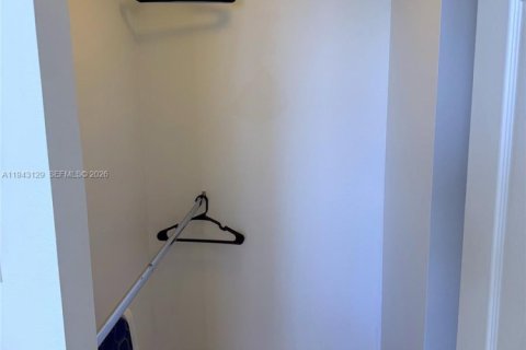 Купить кондоминиум в Халландейл-Бич, Флорида 2 спальни, 117.06м2, № 2040759 - фото 19