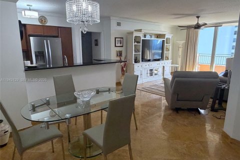 Купить кондоминиум в Халландейл-Бич, Флорида 2 спальни, 117.06м2, № 2040759 - фото 8