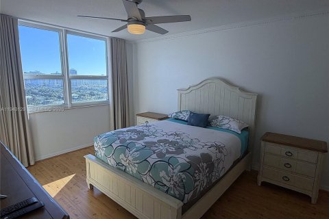 Купить кондоминиум в Халландейл-Бич, Флорида 2 спальни, 117.06м2, № 2040759 - фото 17