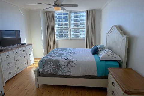 Купить кондоминиум в Халландейл-Бич, Флорида 2 спальни, 117.06м2, № 2040759 - фото 18