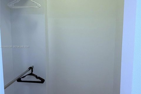 Купить кондоминиум в Халландейл-Бич, Флорида 2 спальни, 117.06м2, № 2040759 - фото 15