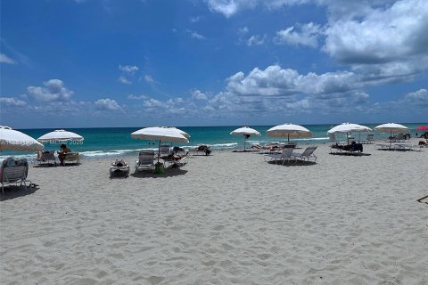 Купить кондоминиум в Халландейл-Бич, Флорида 2 спальни, 117.06м2, № 2040759 - фото 29