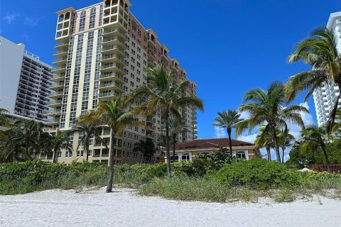 Купить кондоминиум в Халландейл-Бич, Флорида 2 спальни, 117.06м2, № 2040759 - фото 27