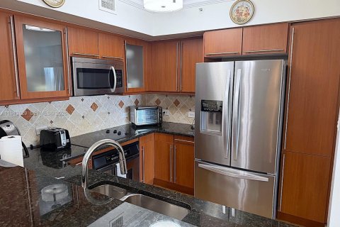 Купить кондоминиум в Халландейл-Бич, Флорида 2 спальни, 117.06м2, № 2040759 - фото 11