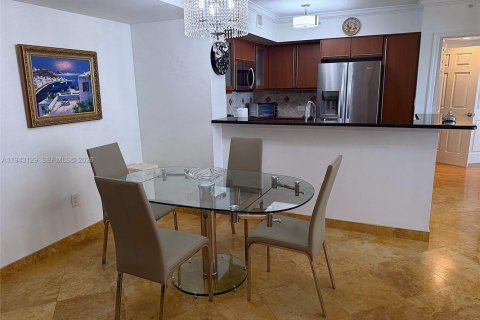 Купить кондоминиум в Халландейл-Бич, Флорида 2 спальни, 117.06м2, № 2040759 - фото 9