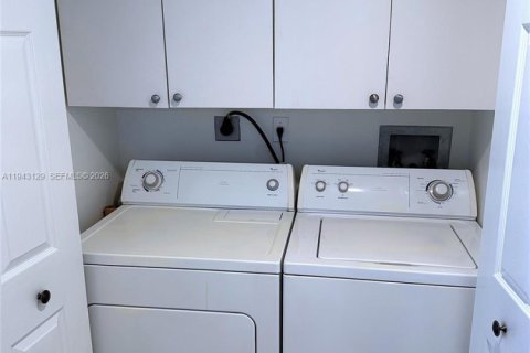 Купить кондоминиум в Халландейл-Бич, Флорида 2 спальни, 117.06м2, № 2040759 - фото 21