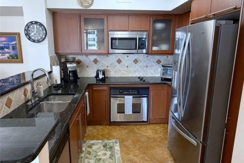 Купить кондоминиум в Халландейл-Бич, Флорида 2 спальни, 117.06м2, № 2040759 - фото 10