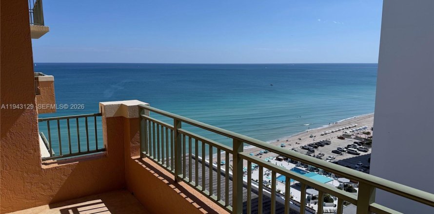 Кондоминиум с 2 спальнями в Халландейл-Бич, Флорида № 2040759